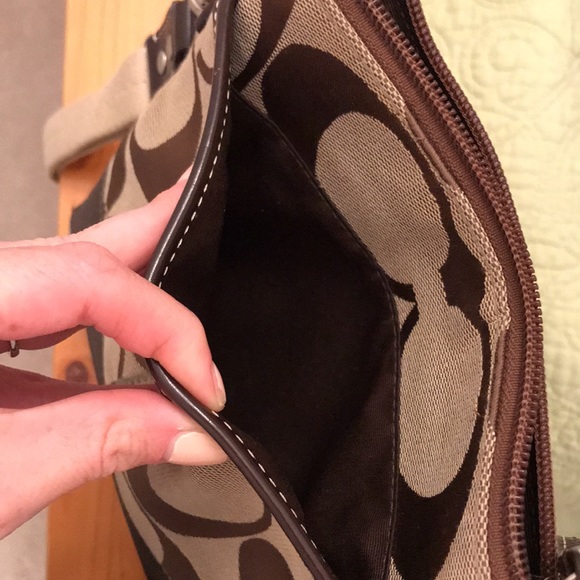 Coach crossbody with large C pattern. Like new - Picture 3 of 3